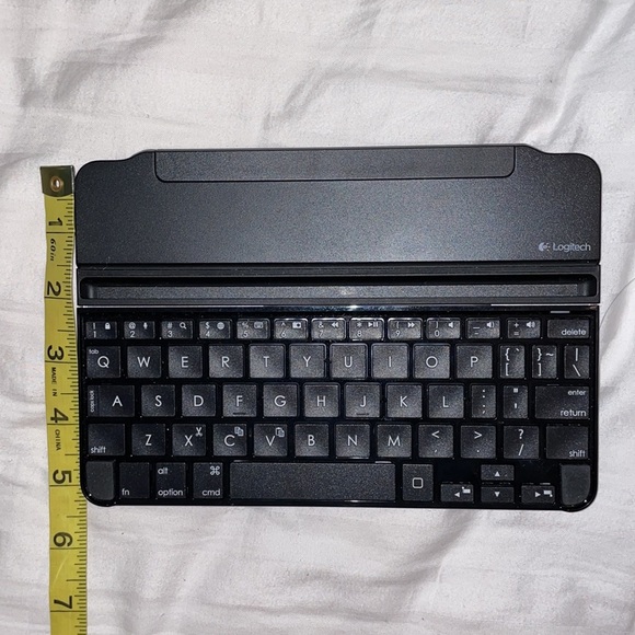 Logitech ultra thin magnetic Bluetooth clip on keyboard cover for iPad mini - Picture 6 of 8